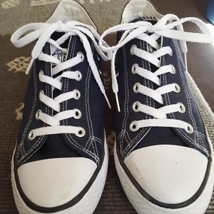 Women's Converse tennis shoe size 8 1/2